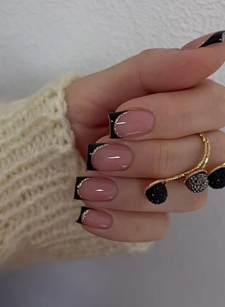 Noir Crown – Black & Gold French Press-On Nail Set
